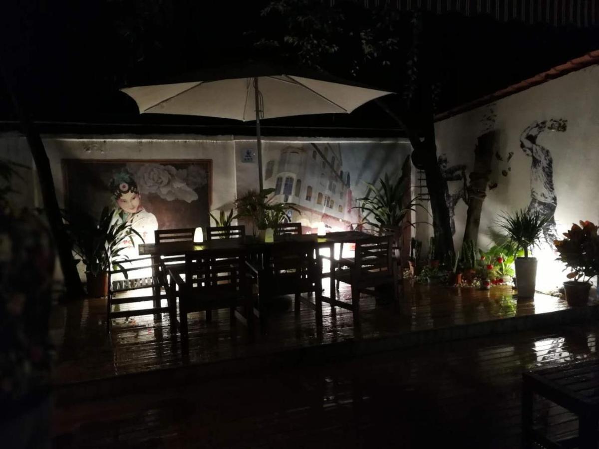Wutongli Youth Hostel Chengdu Luaran gambar