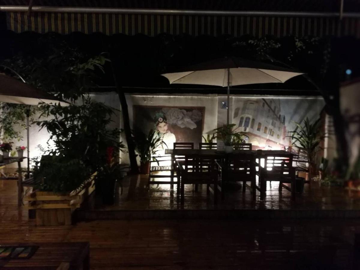 Wutongli Youth Hostel Chengdu Luaran gambar